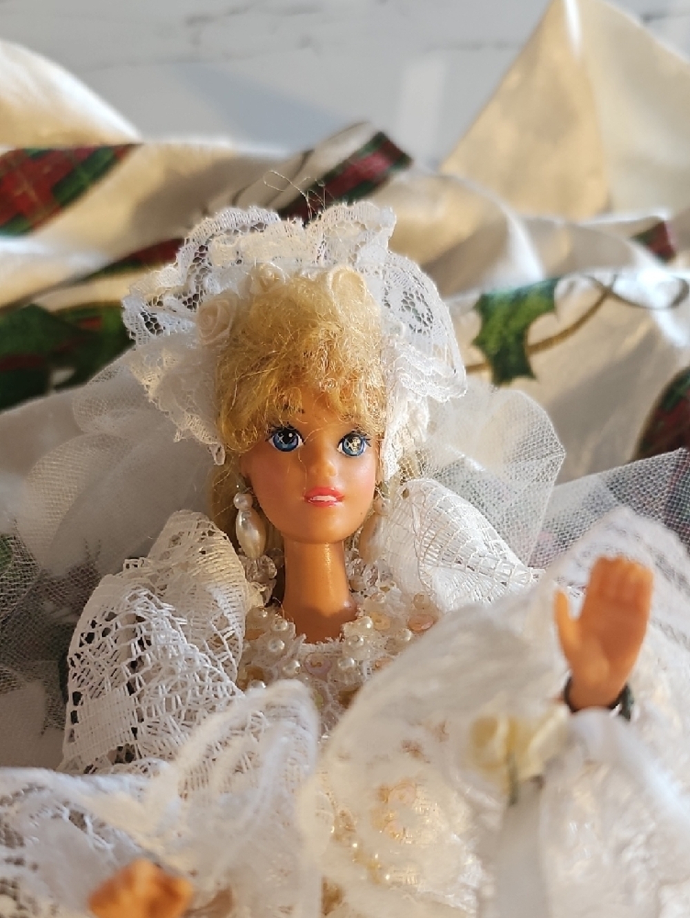 Mattel vintage Barbie Doll in White Lace Wedding Gown - Picture 7 of 10